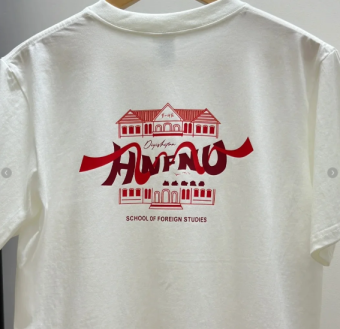 文化衫定制-迎新生穿什么衣服好？高校迎新文化衫定制案例-从设计到成品的全过程